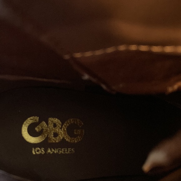 Never been worn,Brown boots side 8,zipper, on sides, lace up the front - Picture 4 of 7